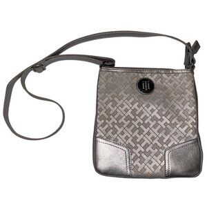 Nice Tommy Hilfiger Silver Crossbody Bag w/ Logo Accent Durable & Lightweight